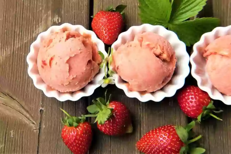 स्ट्रॉबेरी आइस क्रीम